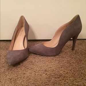 Scalloped edge gray heels